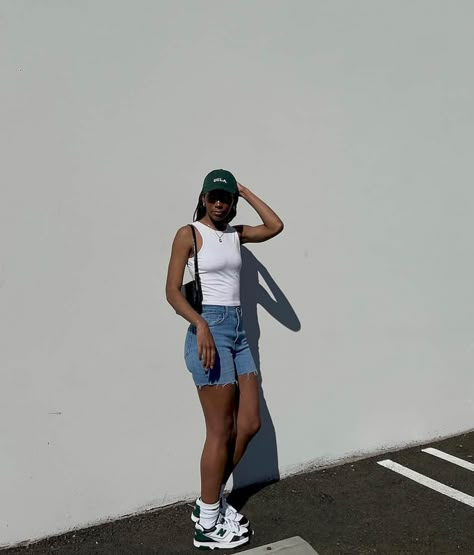 New Balance 530 Outfit, Outfit Vaquero, New Balance Outfit, Friends Party, Looks Street Style, Outfit Ideas Summer, Summer Fashion Outfits, Cute Simple Outfits, Summer 24