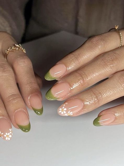 Pretty Nails Oval, Oval Nails Gel, Teal Green Nails, Nails Olive Green, Sage Green Nail Designs, Nails Sage Green, Acrylic Nails Simple, Sage Green Nail, Nails Olive