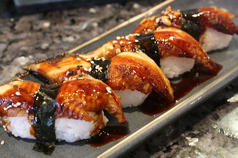 Sanbiki Restaurant Blog: Eat eel? Unagi and Anago Unagi Sushi, Eel Sushi, Shrimp Sushi, Sushi Recipes, Healthy Diet Recipes, Japan Food, Fat Burning Foods, Chopsticks, Bento Box