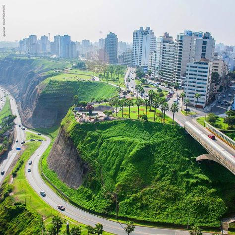 Costa Verde, Bajada Balta, Miraflores. Miraflores Lima Peru, Lima City, Spanish Conquistador, Dry Desert, City Skylines, Colonial Architecture, Lima Peru, City Views, Modern City