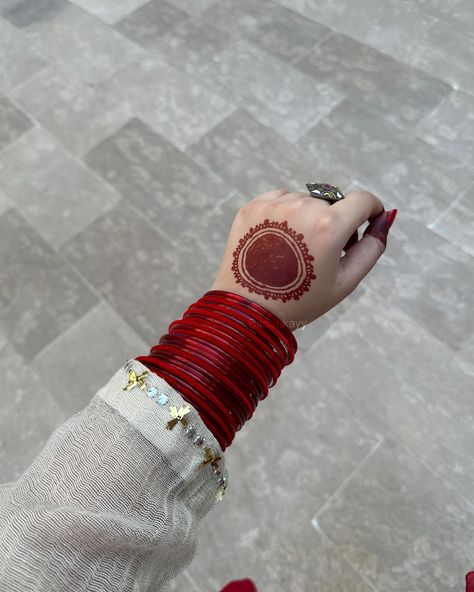 Channeling my inner desi girl🪄🤍🪔🌙 🏷️ Eid-Eid Mubarak-Pakistan- fashion-aesthetic-desi-chooriyan-blogger-henna-makeup- #eidmubarak #eid #desi #aesthetic #ａｅｓｔｈｅｔｉｃ #chooriyan #bangles #kolhapuri #makeup #pink #henna #eidhenna #eid2024 #eidulfitr #eidedition #desi #culture #traditional #traditionalwear #pinkmakeup #red #chocolate #pinterest Chooriyan Bangles, Pink Henna, Henna Makeup, Eid Henna, Red Chocolate, Eid Ul Fitr, Desi Aesthetic, Pakistan Fashion, Desi Girl