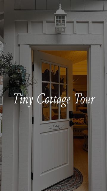 Cottage Core Tiny House Interior, Tiny Cottage Exterior, Tiny Cottage Interior, Cottage Homes Interior, Small Cottage Kitchens, Tiny Home Interior, Small Cottage Ideas, Small Cottage Interiors, Tiny Home Living