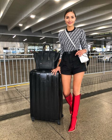 Back to LA 🛬 it was nice seeing you for 4 hours Columbus, Ohio ❤️ Airport Attire, Travel Outfit Ideas, Airport Travel Outfits, Bota Over The Knee, Bota Over, Classy Summer Outfits, Travel Chic, Airport Travel, Coat Trends