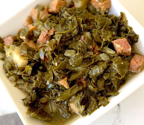 There is a white square bowl with cooked leafy dark greens, diced ham, chopped white onion and chunks of white turnip roots. Instant Pot Collard Greens, Turkey Leg Recipe, Southern Collard Greens, Turkey Leg Recipes, Smoked Turkey Wings, Smoked Turkey Legs, Lower Carb Meals, Southern Greens, Collard Greens Recipe