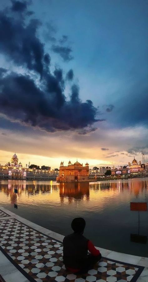 Fairy Light Photography, Golden Temple Wallpaper, Darbar Sahib, Guru Nanak Wallpaper, Golden Temple Amritsar, Harmandir Sahib, Religious Photos, Girly Christmas, Green Screen Background Images