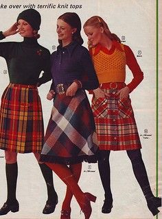 80s Plaid Skirt Outfit, 1970s Fashion Skirts, Vintage Plaid Skirt, 60s Skirt Outfits, Long Plaid Skirt Outfit, Tartan Skirt Outfit, Outfits 60s, 70s Chic, 1970 Fashion