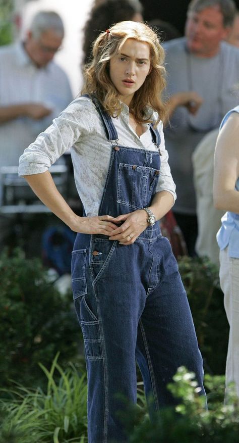 Farmer Girl Costume, Farmer Overalls, Farm Girl Outfits, Farmer Outfit, Farmer Girl, Farm Clothes, Overalls Outfit, Girls Overalls, Gardening Outfit