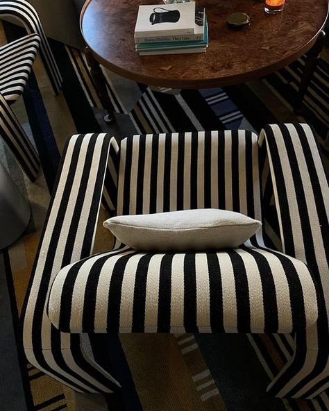 Elin Warn on Instagram: "🍁🧡" Elin Warn, Striped Sofa, Striped Chair, Striped Table, Parisian Apartment, Dream Apartment, Home Office Organization, Dream Decor, Dream Home Design