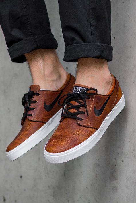 Sneaker Outfits, Trendy Mens Fashion, Stefan Janoski, Streetwear Shop, Brown Shoes, Trendy Sneakers, Best Sneakers, Sneakers Outfit, Sneakers Men Fashion