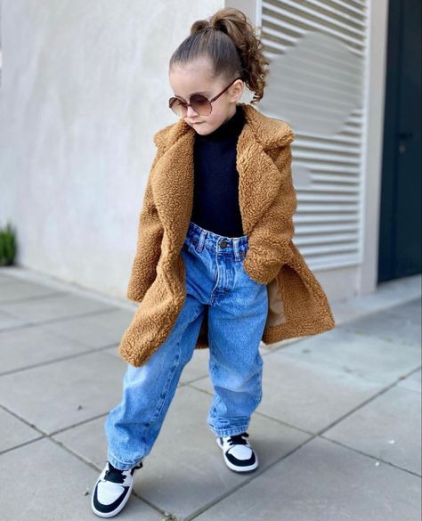 • . l i t t l e o n e s . • insta pin #children #kids #cutekids #babies #cutebabies #fashion #babyfashion #kidsfashion #childrenfashion #winterfashion #winteroutfits #springfashion #springoutfits #summerfashion #summeroutfits #fallfashion #falloutfits #kidsoutfits #babyoutfits #style #childrenofstyle #kidsoutfits #kidsootd #winterfashion #coldweather #coats #march #stpatricksday #lucky Winter New York Outfits, Winter Fashion Nyc, York Outfits, Kids Street Style, Girls Fall Fashion, Girls Winter Fashion, New York Fits, New York Outfits, Girls Style