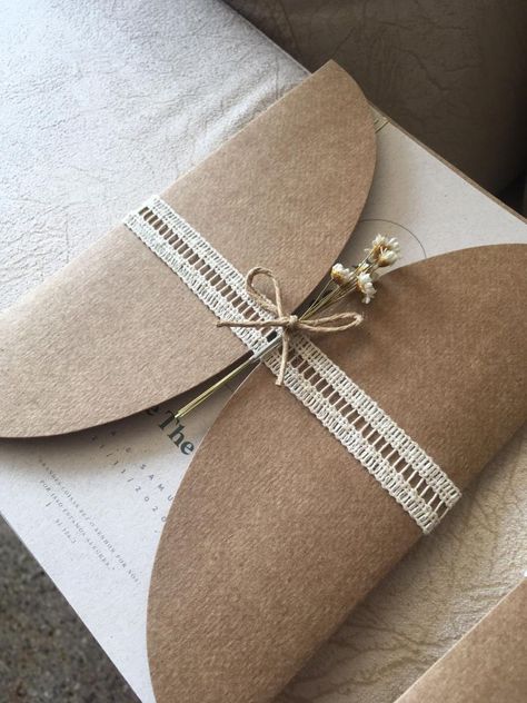 Handmade Invitation Cards Ideas, Wedding Envelopes Design, Handmade Invitation Cards, Leather Tool Roll, Book Crafts Diy, Handmade Wedding Invitations, Wedding Invitations Online, Vintage Invitations, Future Wedding Plans