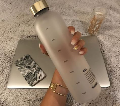 Big Water Bottle Aesthetic, Water Bottle Pictures, Aesthetic Water Bottle For School, Aethstetic Water Bottle, Water Bottle Glass, Water Athstetic, 1l Water Bottle Aesthetic, Water Aesthetic Drink Bottle, Water Bottle For School