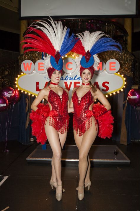 Las Vegas Bday Theme, Las Vegas Showgirl Aesthetic, Las Vegas Style Party, Vegas Graduation Party, Las Vegas Theme Gala, Las Vegas Centerpiece Ideas, Vegas 50th Birthday Party, Night In Vegas Theme Party, A Night In Vegas Theme