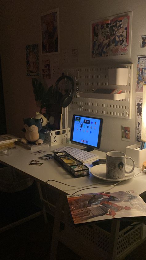 Big Desk Aesthetic, Japan Aesthetic Room, Vanity Setup, Japan Room, Small Room Makeover, Idea Bedroom, Desk Aesthetic, Aesthetic Room Ideas, Retro Room