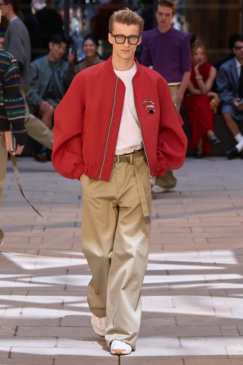 Sacai Spring 2025 Menswear Fashion Show | Vogue Chicos Fashion, Preppy Men, 2025 Fashion, Menswear Runway, Street Fashion Men Streetwear, Menswear Fashion Show, James Dean, Dope Fashion, Menswear Fashion