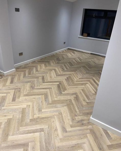 Karndean Knight tile herringbone Luxury vinyl tile colour SM-KP99 Lime washed oak. Karndean Knight Tile, Hall Ways Ideas, Karndean Flooring, Luxury Vinyl Tile, Vinyl Tile, Color Tile, House 2, Luxury Vinyl, Herringbone