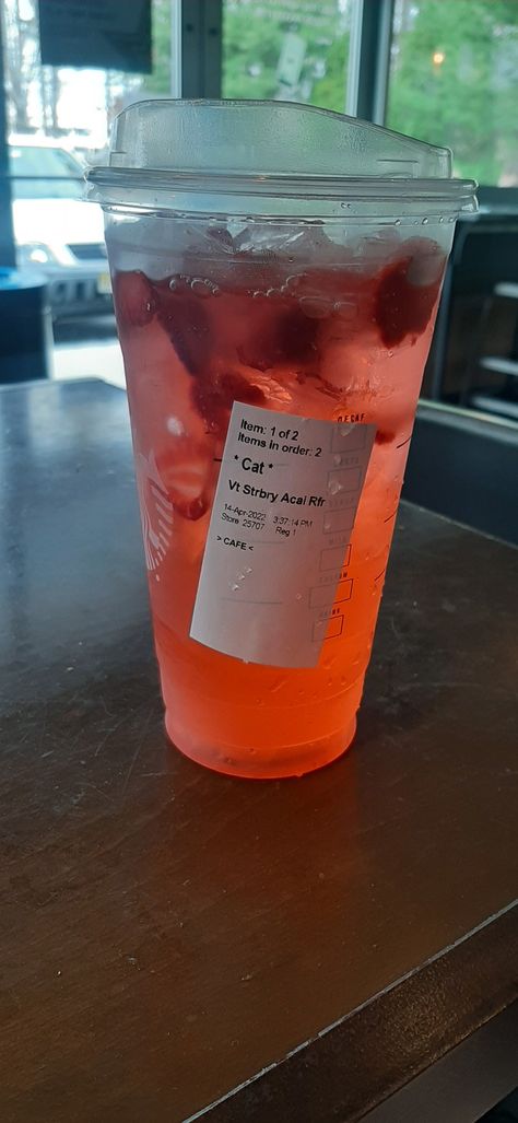 Strawberry Acid Refresher Starbucks, Fruity Starbucks, Strawberry Açai Refresher, Strawberry Açaí Refresher, Starbucks Strawberry Acai Refresher, Aesthetic Starbucks, Cafe Recipes, Strawberry Acai Refresher, Starbucks Strawberry