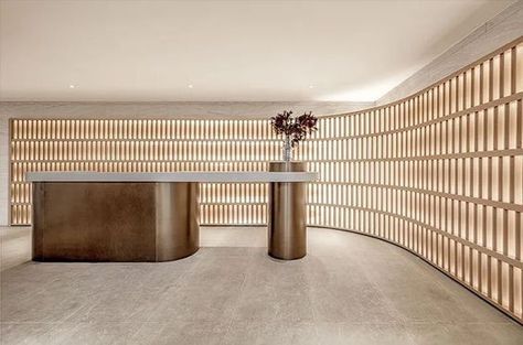 Fashion design reception desk Luxury Desk Design, Reception Office Design, Reception Table Office, Design Reception Desk, Luxury Reception, Office Reception Desk, Custom Reception Desk, Modern Reception Desk, Hotel Lobby Design