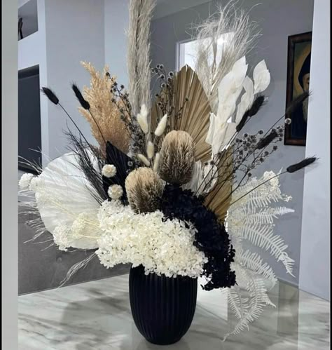 Pampas Grass Floral Arrangements, Moms 70th Birthday, Farmhouse Fireplace Decor, Gold Centerpieces, Creative Flower Arrangements, Flower Arrangements Simple, Vase Arrangements, Easy Christmas Diy, Dried Floral