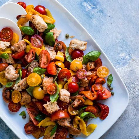 Panzanella Recipe | Weight Watchers UK Bbq Mushrooms, Crisp Chicken, Panzanella Salad Recipe, Roast Chicken Leftovers, Panzanella Salad, Vegan Bbq, Bread Salad, Summer Tomato, Nyt Cooking