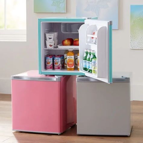 Cubicle Decor Ideas That Are Totally Genius Mini Fridge In Bedroom, Dorm Room Organization Storage, Dorm Room Organization Diy, Retro Cooler, Penyimpanan Makeup, Dorm Room Hacks, Room Hacks, College Decor, Dorm Room Organization