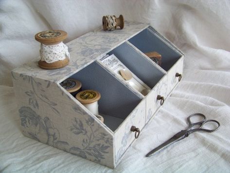 Cartonnage Boxes, Embroidery Cases, Room Organisation, Cardboard Box Crafts, Paper Magic, Shabby Chic Crafts, Altered Boxes, Fabric Boxes, Handmade Box