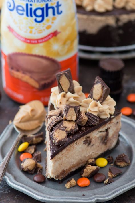 This is an extreme Reese’s peanut butter cheesecake with a chocolate graham cracker crust, peanut butter cheesecake stuffed with peanut butter cups, and chocolate ganache! Reese's Peanut Butter Cheesecake, Cheesecakes Recipes, Specialty Desserts, Reeses Cheesecake, Cake Peanut Butter, Chocolate Graham Cracker Crust, Peanut Butter Cup Cheesecake, Graham Cracker Recipes, Chocolate Peanut Butter Cheesecake