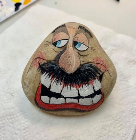 Funny Faces Painted On Rocks, 3d Rock Art, Rock Painting Faces, Stone Pictures Pebble Art, Laws Of Physics, Snarky Humor, Garden Rock Art, Diy Rock Art, Painted Rock Animals