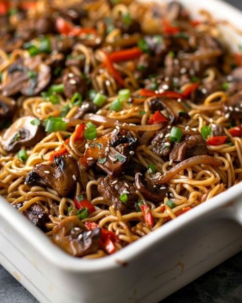 Who knew my beloved takeout could be a casserole? This is a serious life hack! Casserole Kitchen, Beef Chow Mein, Beef Casseroles, Chinese Cooking Recipes, Easy Chinese Recipes, Chow Mein, Chinese Recipes, Beef Casserole, Easy Casserole Recipes