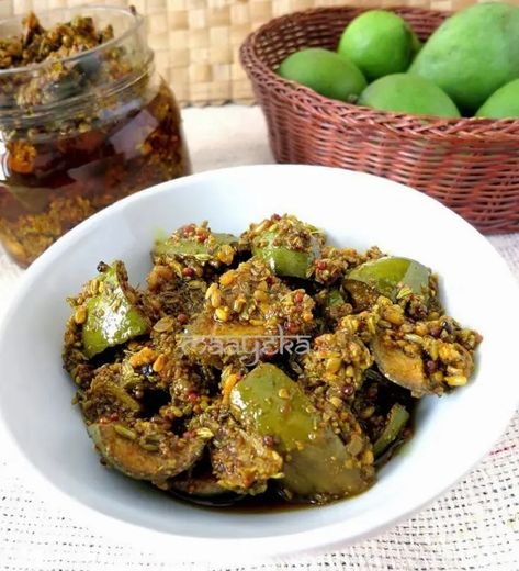 Indian Pickle Recipe, Pickle Mango Recipe, Pickled Mango, Punjabi Cuisine, Indian Vegetarian Recipes, Mango Pickle, Masala Spice, Pickle Recipe, Raw Mango