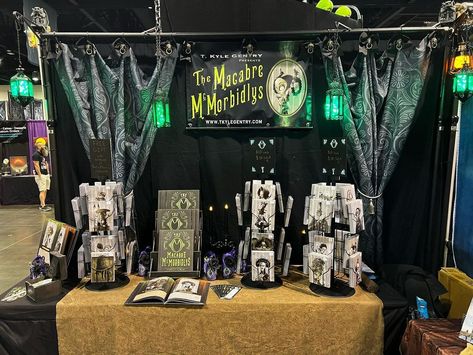 Spooky Vendor Booth, Gothic Vendor Booth, Art Booths Ideas, Convention Table Setup Display Ideas, Convention Booth Set Up, Witchy Vendor Booth Ideas, Art Vendor Booth Ideas, Art Vendor Booth, Vender Booth Ideas