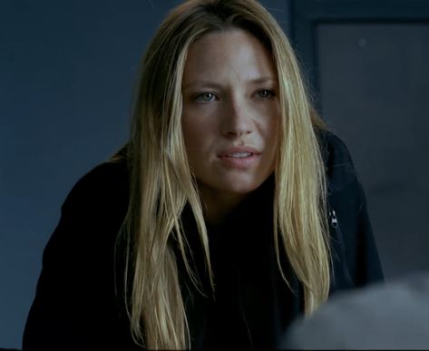 olivia dunham fringe anna torv icon Anna Torv Photoshoot, Fringe Tv Show, Olivia Dunham, Journal Pics, Anna Torv, Film Journal, Bad Bad, My Obsession, Bad Girl