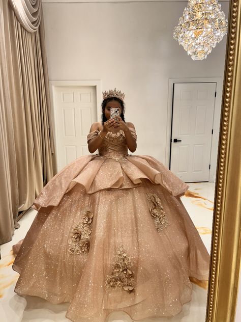 Quinceñera Dresses Rose Gold, Rose Quinceanera Dresses, Xv Ideas, Quince Decor, Quincenera Dresses, Quinceañera Ideas, Quinceanera Planning, Quinceñera Dresses, Dresses Gold