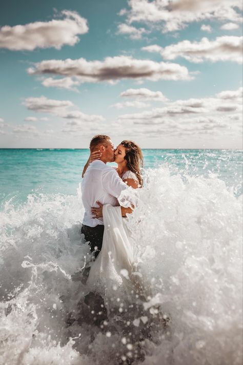 Beach Wedding Pics, Casual Beach Wedding, Hawaii Beach Wedding, Dream Beach Wedding, Luxury Honeymoon, Beach Wedding Photos, Wedding Session, Hawaii Beaches, Wedding Engagement Photos