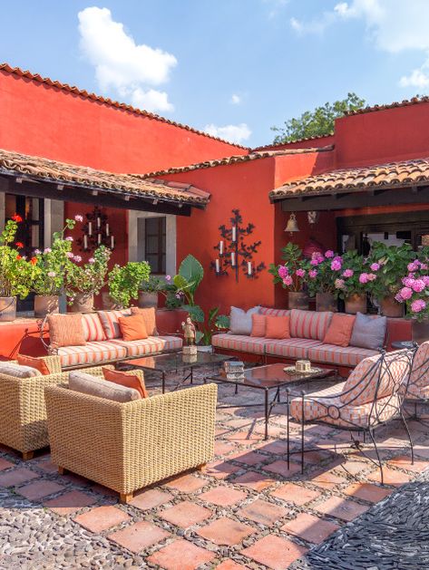 New Mexico Backyard Ideas, Mexican Inspired Backyard, Mexico Backyard, Terracotta Outdoor Patio, Mexican Exterior Paint Colors, Orange Houses, Mexican Terrace, Colorful Terrace, Mexican Exterior Houses