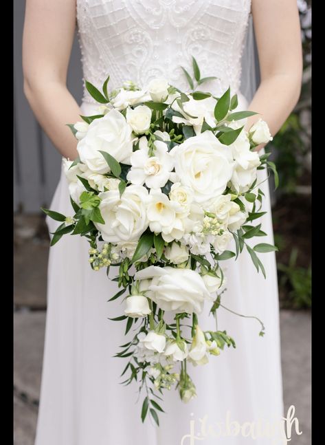 Cascading Bouquet White, Bride Bouquets White, Dyi Wedding, Cascading Bridal Bouquets, Bouquet Bride, Wedding Bouquets Bride, All White Wedding, November Wedding, White Bridal Bouquet