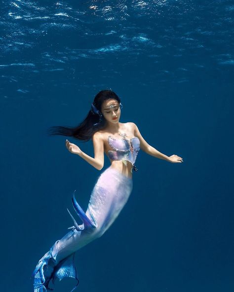 Effortless underwater style with a touch of elegance. Capture stunning photos 📸🦋 Add a gilding mermaid tail that dances with the water, creating a dreamlike effect, as if you’re a mystical spirit from the depths of the ocean.#mermaidtop #kayasuba #mermaidcorset #corset #fashionstyle Mermaid Top, Re A, Mermaid Tail, The Ocean, Mermaid, Bar, Water, Instagram