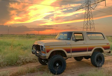 Vintage Bronco Photoshoot, Old Does Bronco, 1982 Ford Bronco, 1980s Bronco, 1980s Ford Bronco, 1970s Bronco, 1980 Bronco, Ford Bronco 1970's, Ford Bronco Old