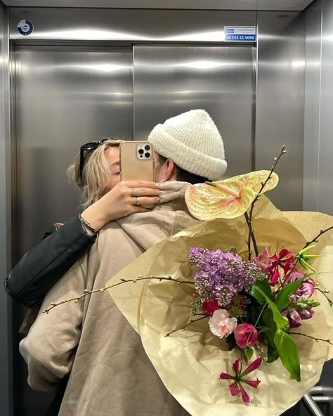 Photos For Instagram Post, Men Giving Flowers, Post Picture Ideas, Man With Flowers, Amor Aesthetic, Annie Walker, Soft Launch, The Love Club, Girl And Boy