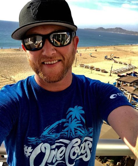 Cole Swindell Selfie, Luke Bryan Fan, Luke Bryan Pictures, Cole Swindell, Best Country Singers, Tim Mcgraw, George Strait, New Girlfriend, Luke Bryan