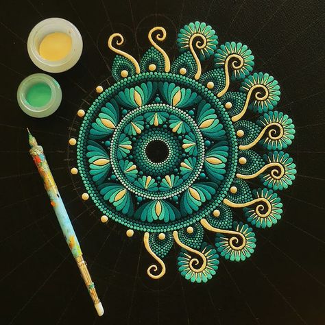 #workinprogress #turquoise… | Instagram Mandala Drawing Dots, How To Paint A Mandala, Mandala Dotting Art, Mandala Art Dot Painting, Dot Mandala Patterns Simple, Dot Mandala Art For Beginners, Dot Mandala Patterns, Dotted Mandala Art, Mandala Nail Art