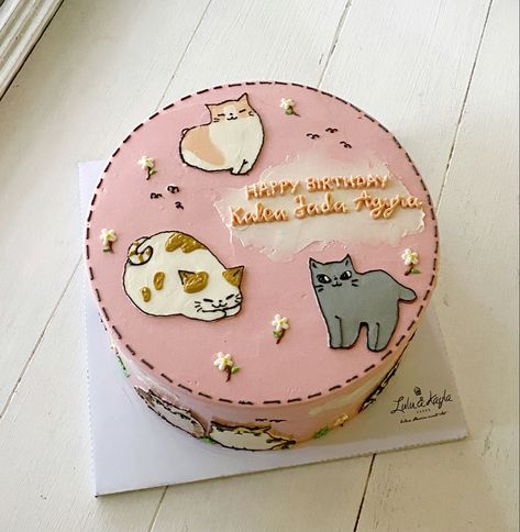 Cat Cake Aesthetic Korean, Birthday Cake Cat Aesthetic, Cat Cake Buttercream, Buttercream Cat Cake, Simple Cat Cake Ideas, Aesthetic Cat Cake, Cake Designs Cat, Pink Cat Cake, Cat Cake Ideas Birthday