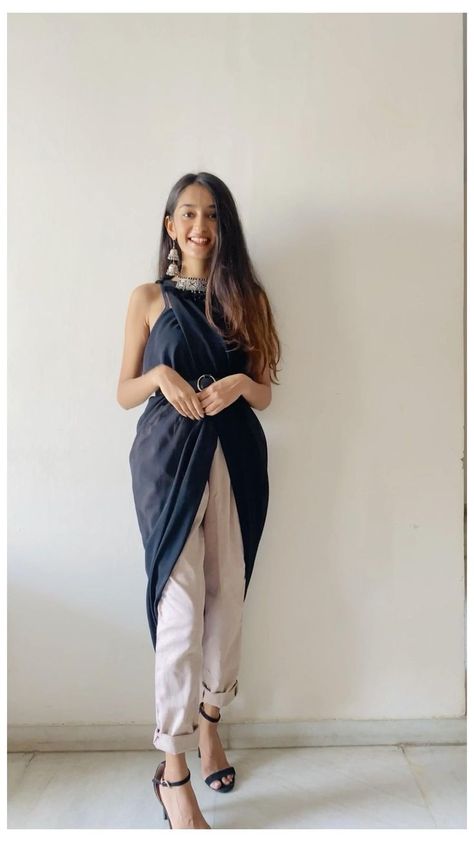 DIY Dupatta as a Trending Long Top 🖤 [Video] | Diy fashion, Fashion hacks clothes, Scarf women fashion Different Ways To Use Dupatta, Drape Dupatta Style, Ways To Drape A Dupatta, Navratri Duppata Draping Style, Crinkle Skirt Outfit Style, Diy Indowestern Outfit, Navratri Dupatta Style, Island Wedding Guest Outfit, Dupatta Drape Styles