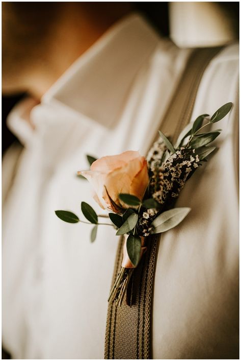 Boutineer Ideas Fall Wedding, Boutonniere Fall Wedding, Men’s Boutineer, Boutinneres Wedding, Boutineers Wedding Groomsmen, Bouteneire Groom, Fall Boutineer Ideas, Fall Wedding Boutineers, Fall Boutineer