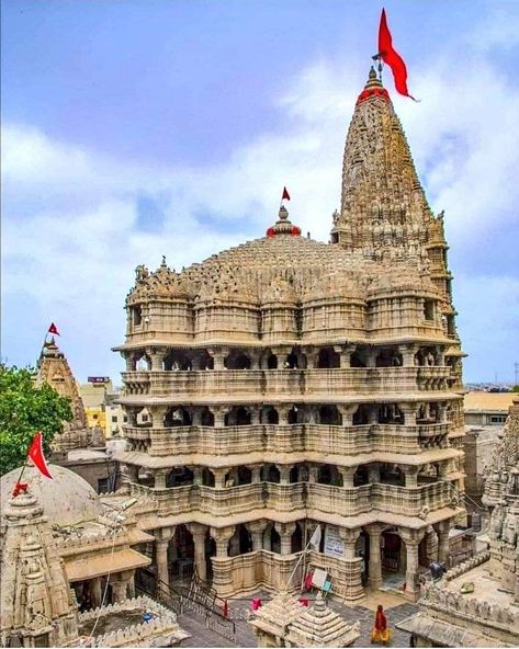 Dwarka deesh Temple, Dwarka, Gujarat India Dwarkadhish Wallpaper Full Hd, Dwarka Temple Hd Wallpaper, Dwarka Temple, Dwarkadhish Temple, Dwarikadhish Hd Wallpaper, Money Images Cash Indian, Temple Drawing, Cow Photography, Hanuman Ji Wallpapers