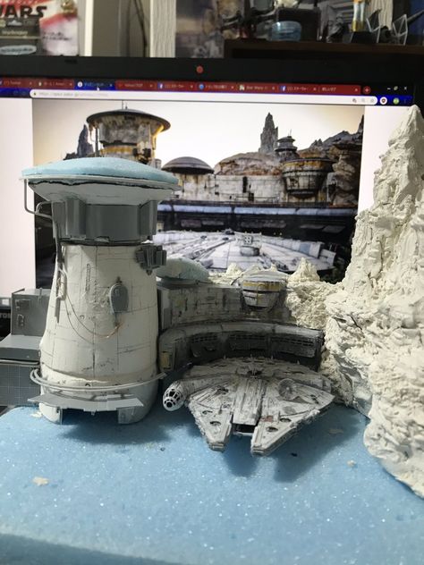 Star Wars Landing Pad, Star Wars Dioramas, Star Wars Terrain, Star Wars Architecture, Star Wars Action Figures Display, Fish Creature, Action Figures Display, Building Concept Art, Star Wars Diorama