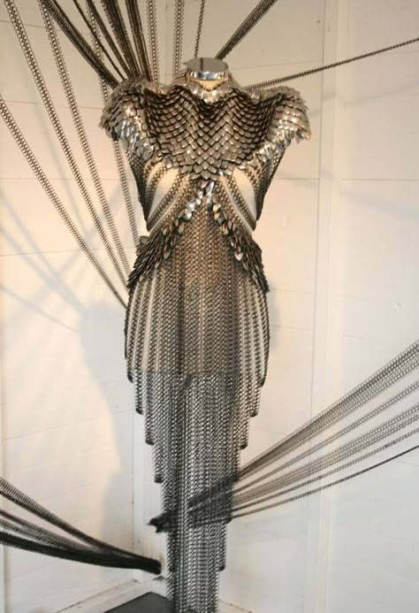 source? Chainmail Dress, Fantasy Costumes, Fantasy Fashion, Mode Inspiration, Costume Design, A Dress, Look Fashion, Drake, High Fashion