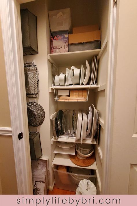 These are the best serving dish ideas that helped me organize! My closet looks so good with all of my organized serving platters. Kitchen organization. Kitchen ideas. Organize My Closet, Dish Organization, Organized Closet, Storage Room Organization, Simply Life, Dish Ideas, Dish Storage, Basement Storage, Organization Inspiration