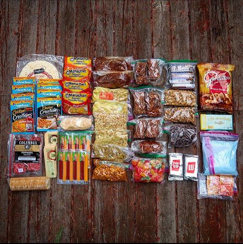 Backpacking Food For 8 Days on the Pacific Crest Trail - The Hungry Hiker Trail Food Backpacking, Back Packing Food Ideas, Back Packing Meals, Easy Backpacking Meals, Best Hiking Snacks, Diy Dehydrated Backpacking Meals, Hiking Meals Backpacking, Day Hike Food, Hiking Snacks Backpacking Food