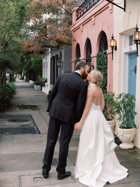 Neutral Wedding Florals, Virgil Bunao, Classic White Wedding, Charleston Bride, Photo Classic, Charleston Weddings, Wedding Greenery, Yacht Club Wedding, Rainbow Row